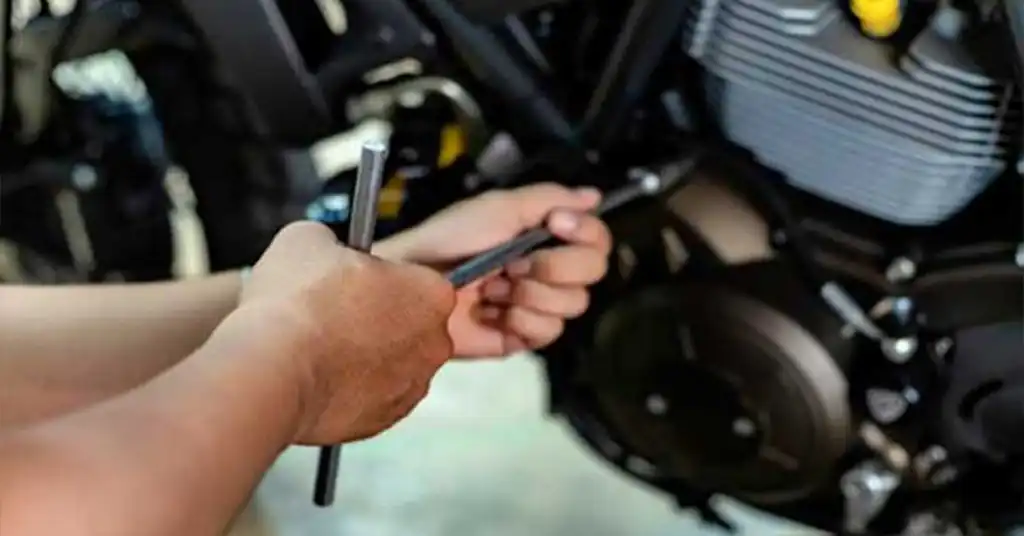 Jadual Tukar Minyak Hitam Motor yang Tepat Jadual Tukar Minyak Hitam Motor yang Tepat