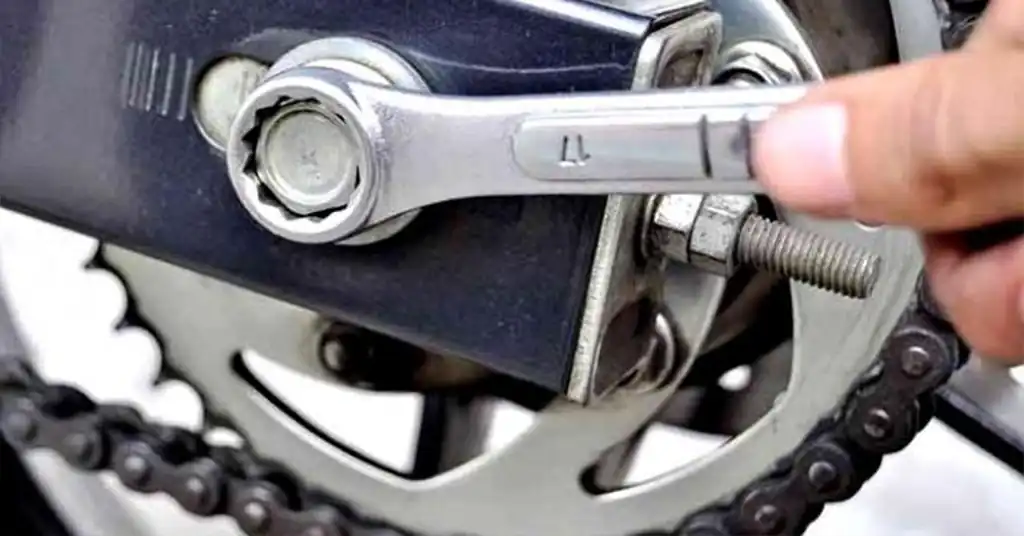 Cara Mengatasi Rantai Motor Putus di Tengah Jalan Cara Mengatasi Rantai Motor Putus di Tengah Jalan